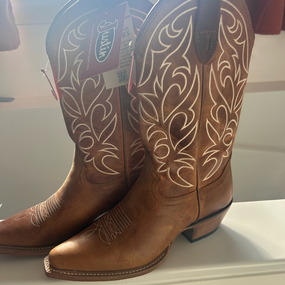 Justin Boots Women's Tan Embroidered Western Boots